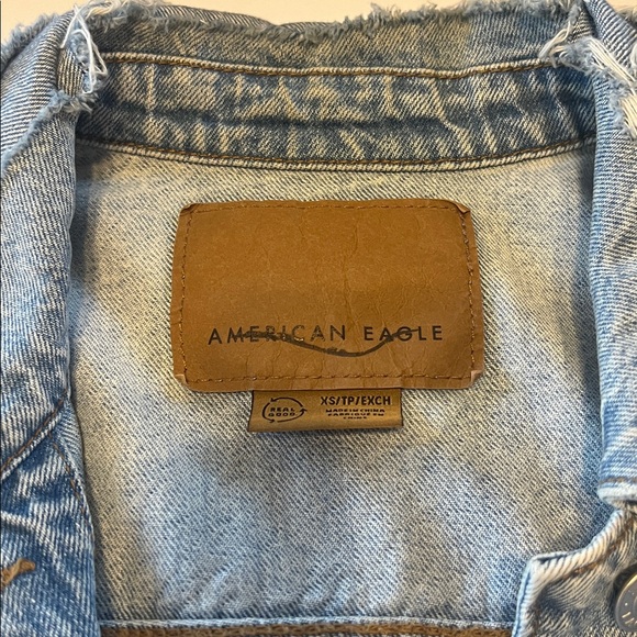 American Eagle Oversized Distressed Denim Jacket Light Wash Boyfriend Trucker - Picture 10 of 11